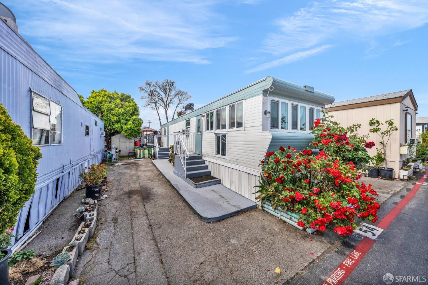 Detail Gallery Image 2 of 19 For 3499 E Bayshore Rd, Redwood City,  CA 94063 - 3 Beds | 1 Baths