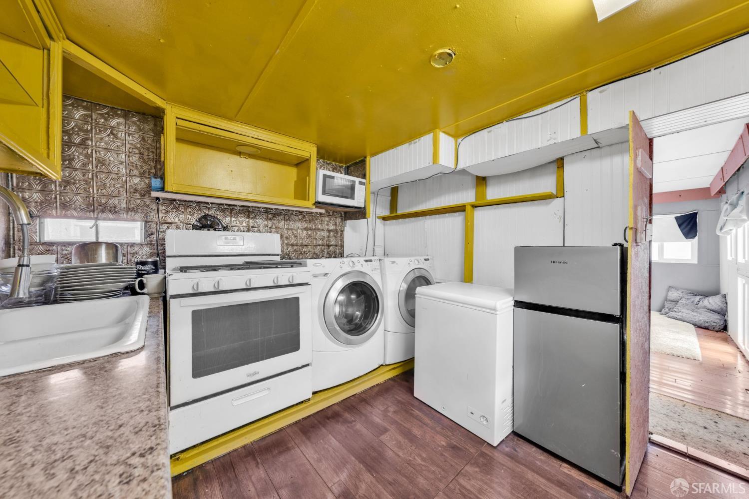 Detail Gallery Image 10 of 19 For 3499 E Bayshore Rd, Redwood City,  CA 94063 - 3 Beds | 1 Baths
