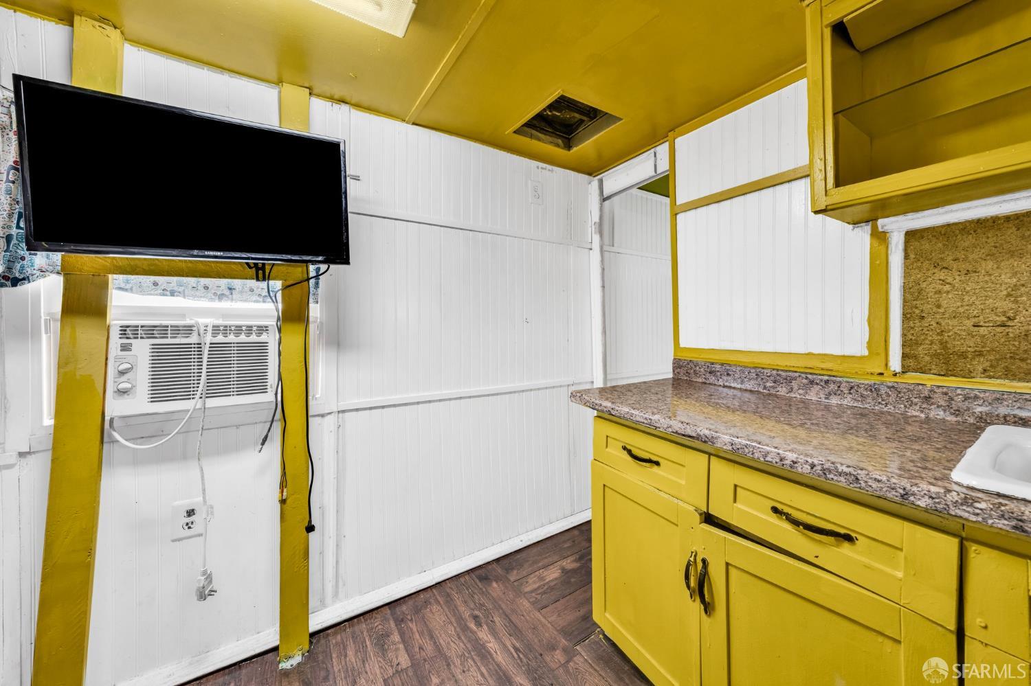 Detail Gallery Image 11 of 19 For 3499 E Bayshore Rd, Redwood City,  CA 94063 - 3 Beds | 1 Baths