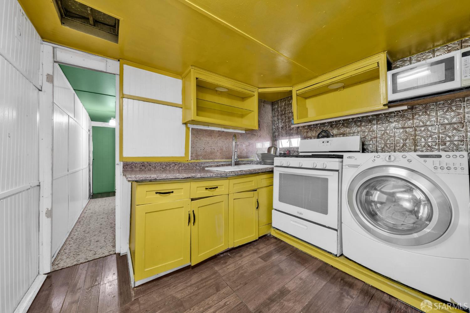 Detail Gallery Image 9 of 19 For 3499 E Bayshore Rd, Redwood City,  CA 94063 - 3 Beds | 1 Baths