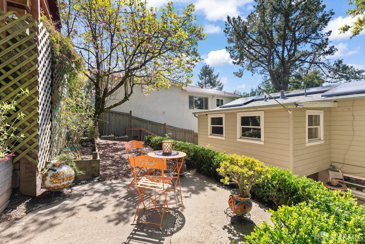 Detail Gallery Image 17 of 24 For 9018 Skyline Blvd, Oakland,  CA 94611 - 3 Beds | 2 Baths