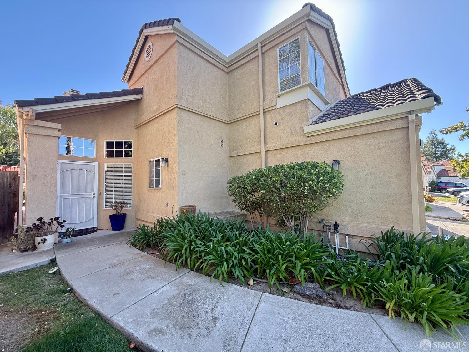 Detail Gallery Image 3 of 16 For 4400 Elk Dr, Antioch,  CA 94531 - 3 Beds | 2/1 Baths