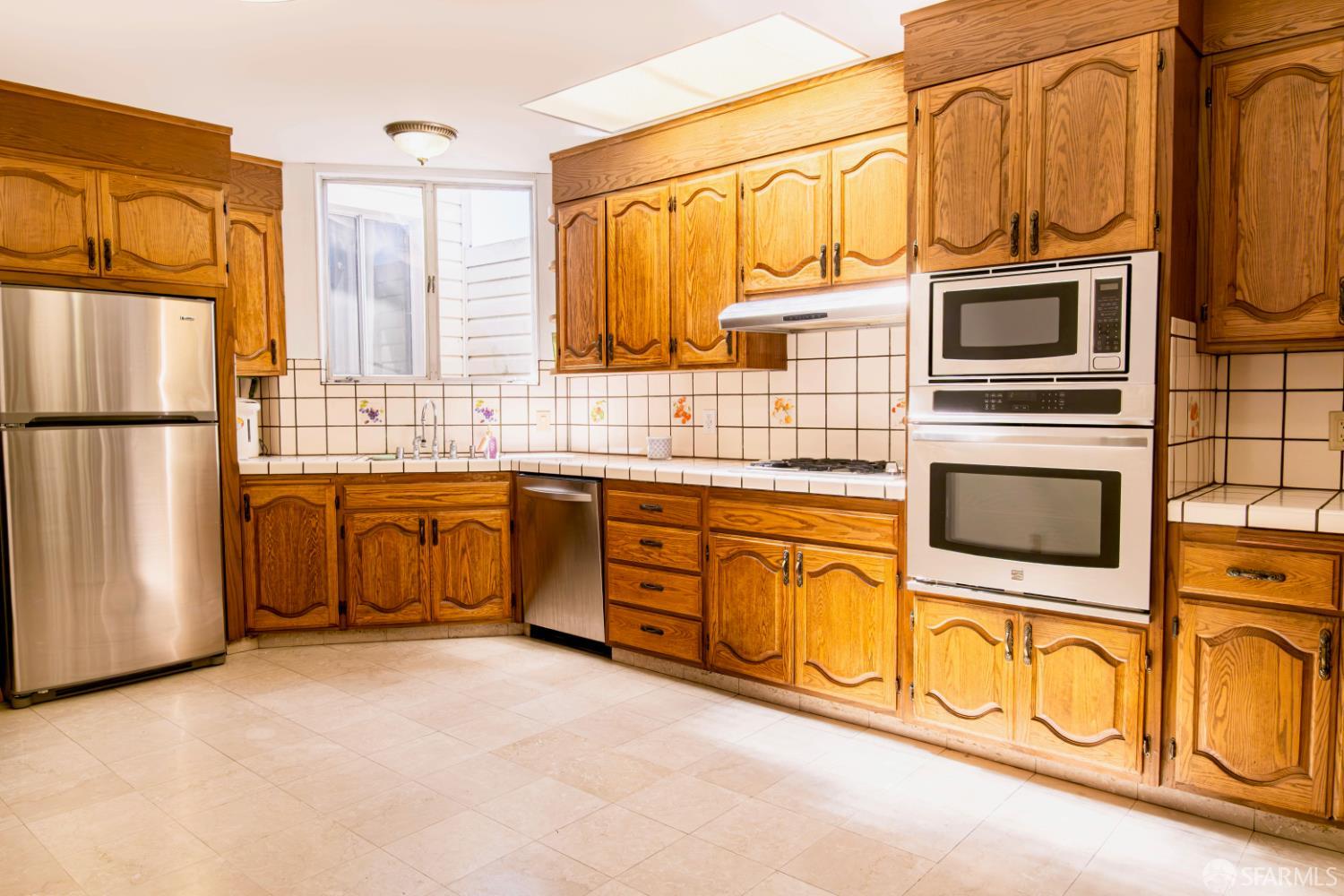 Detail Gallery Image 5 of 12 For 35 Admiral Ave, San Francisco,  CA 94112 - 2 Beds | 1/1 Baths