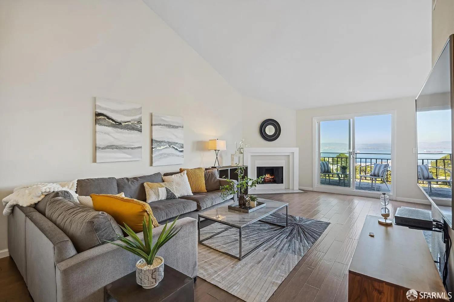Detail Gallery Image 4 of 20 For 2 Hawkins Ln, San Francisco,  CA 94124 - 3 Beds | 2 Baths