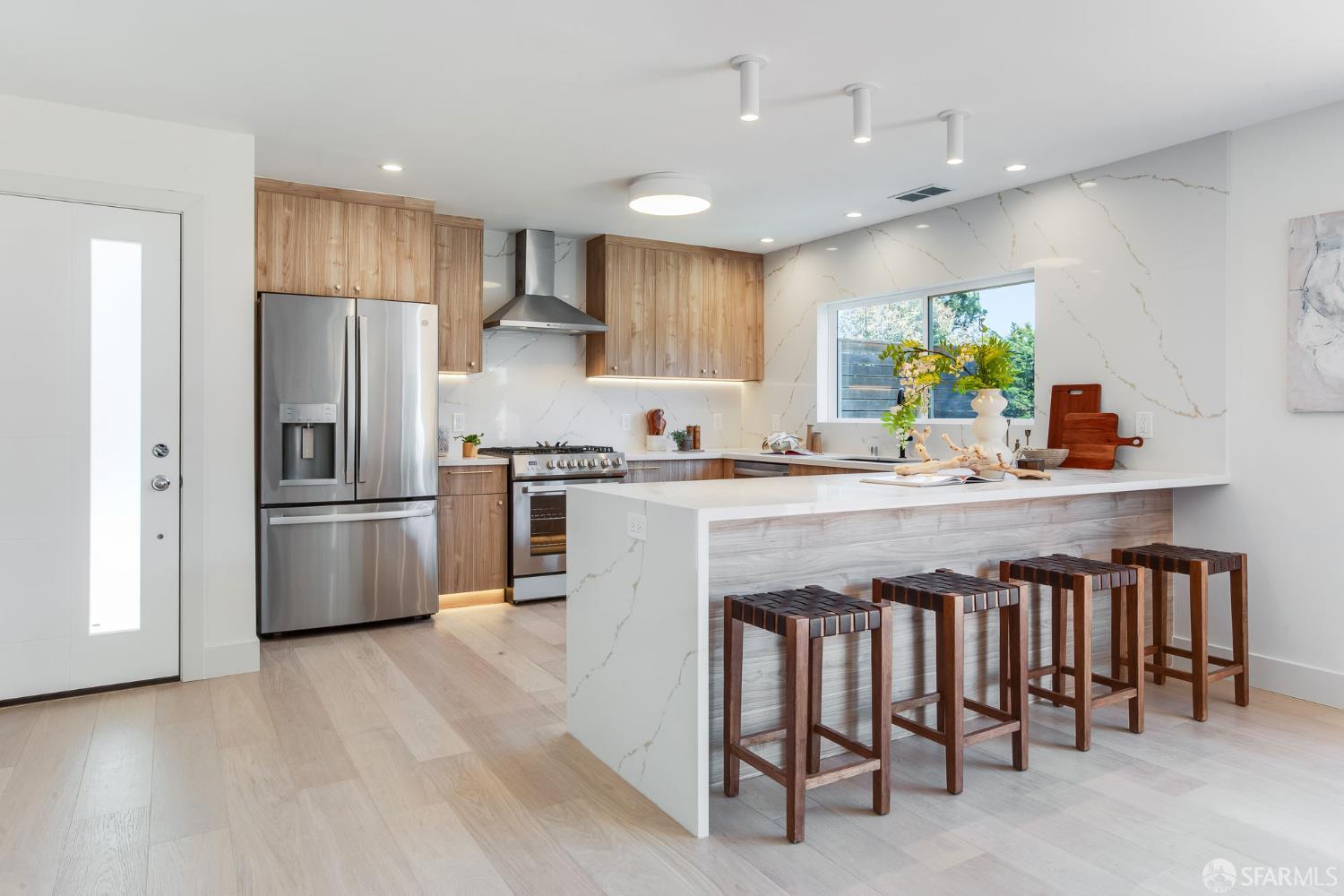 Detail Gallery Image 7 of 46 For 115 Gladeview Way, San Francisco,  CA 94131 - 4 Beds | 3 Baths