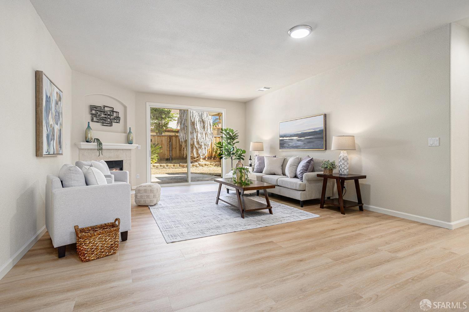 Detail Gallery Image 8 of 44 For 1845 Kern Mountain Way, Antioch,  CA 94531 - 5 Beds | 2/1 Baths