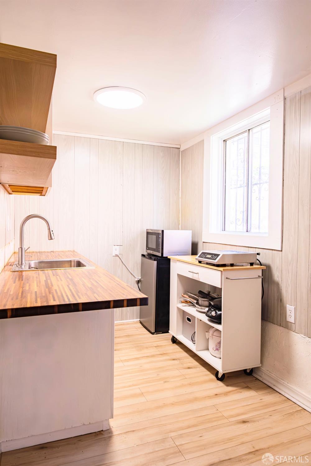 Detail Gallery Image 6 of 12 For 35 Admiral Ave, San Francisco,  CA 94112 - 2 Beds | 1/1 Baths