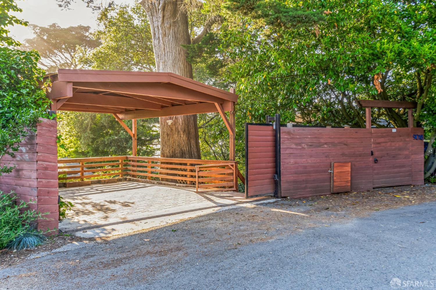 Detail Gallery Image 20 of 24 For 9018 Skyline Blvd, Oakland,  CA 94611 - 3 Beds | 2 Baths