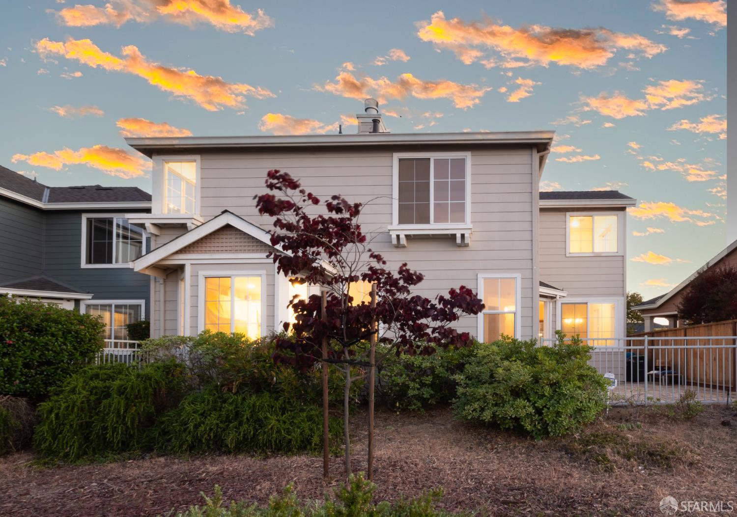 Detail Gallery Image 6 of 8 For 3044 Whisperwave Cir, Redwood City,  CA 94065 - 4 Beds | 2/1 Baths