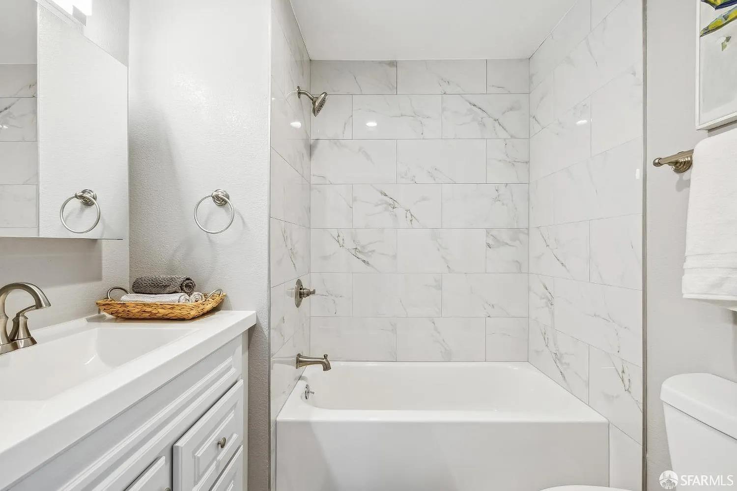 Detail Gallery Image 9 of 20 For 2 Hawkins Ln, San Francisco,  CA 94124 - 3 Beds | 2 Baths