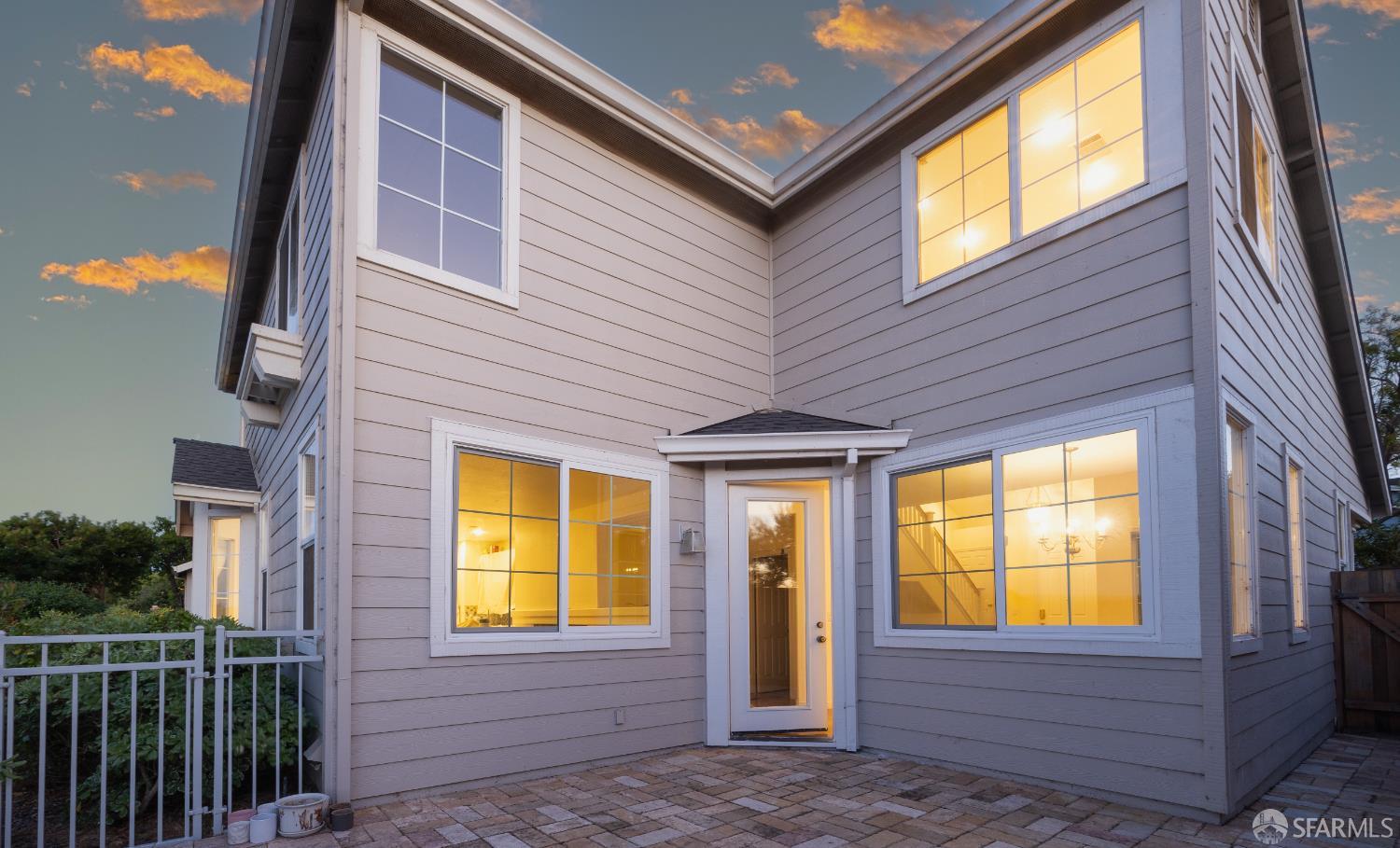 Detail Gallery Image 7 of 8 For 3044 Whisperwave Cir, Redwood City,  CA 94065 - 4 Beds | 2/1 Baths