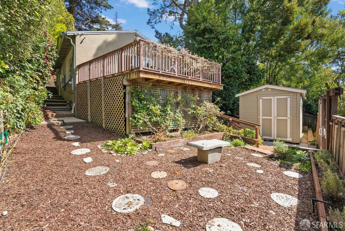 Detail Gallery Image 23 of 24 For 9018 Skyline Blvd, Oakland,  CA 94611 - 3 Beds | 2 Baths