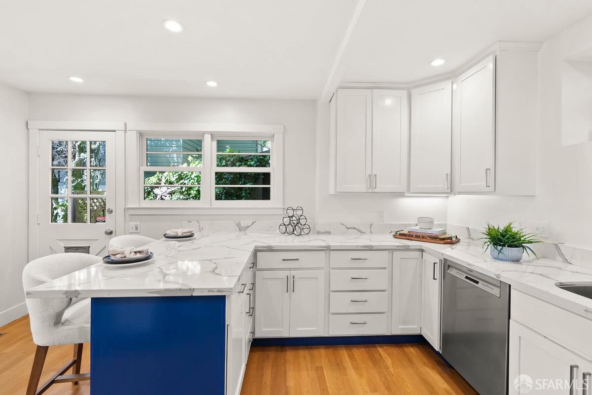 Detail Gallery Image 7 of 24 For 9018 Skyline Blvd, Oakland,  CA 94611 - 3 Beds | 2 Baths