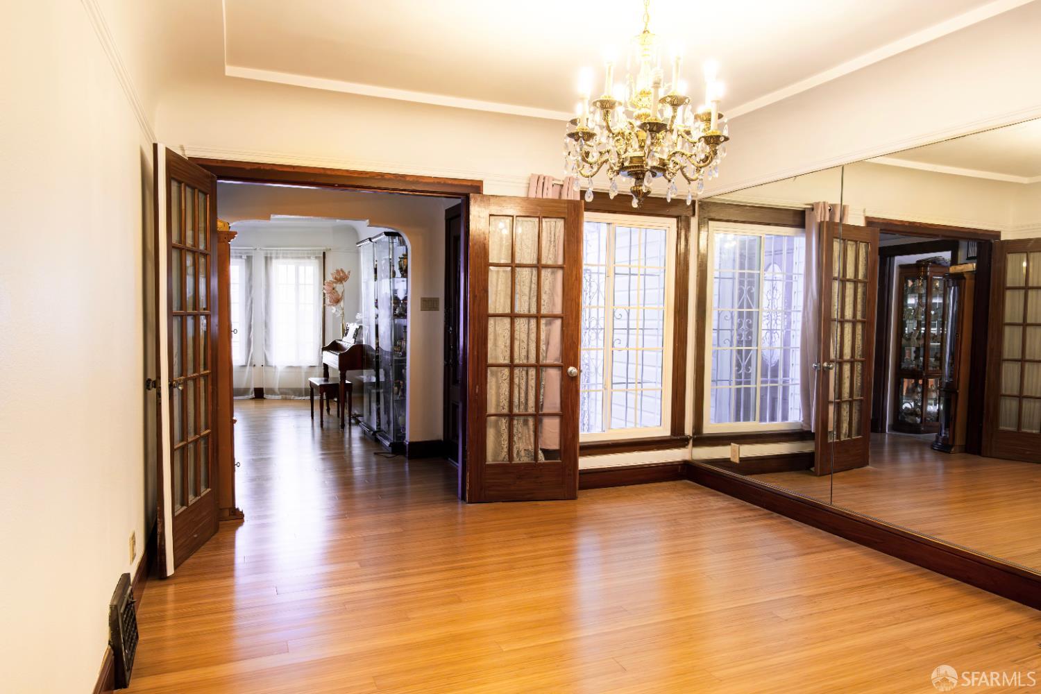 Detail Gallery Image 4 of 12 For 35 Admiral Ave, San Francisco,  CA 94112 - 2 Beds | 1/1 Baths