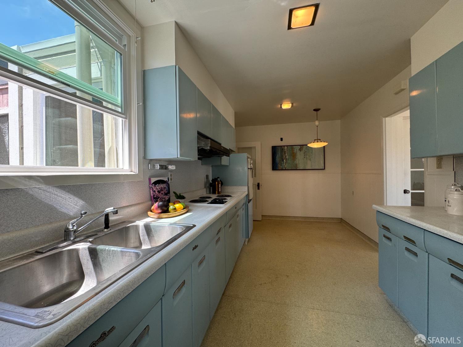 Detail Gallery Image 7 of 45 For 400 Holyoke St, San Francisco,  CA 94127 - 3 Beds | 2 Baths