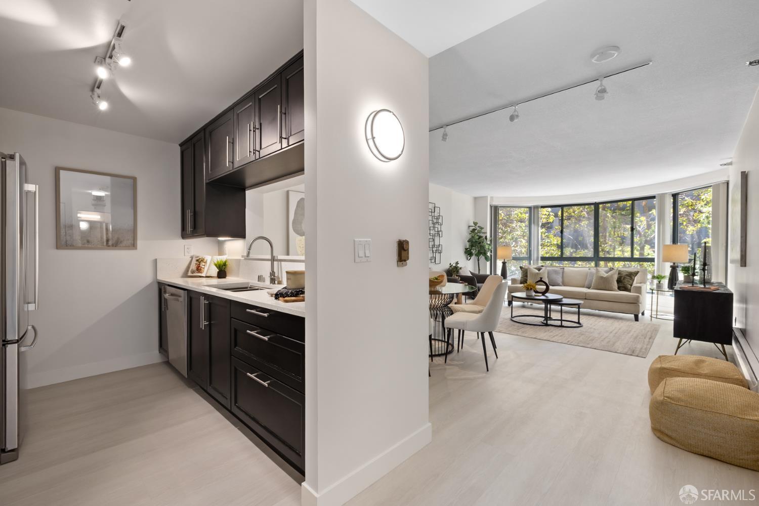 Photo #2: 425043029 Listing 