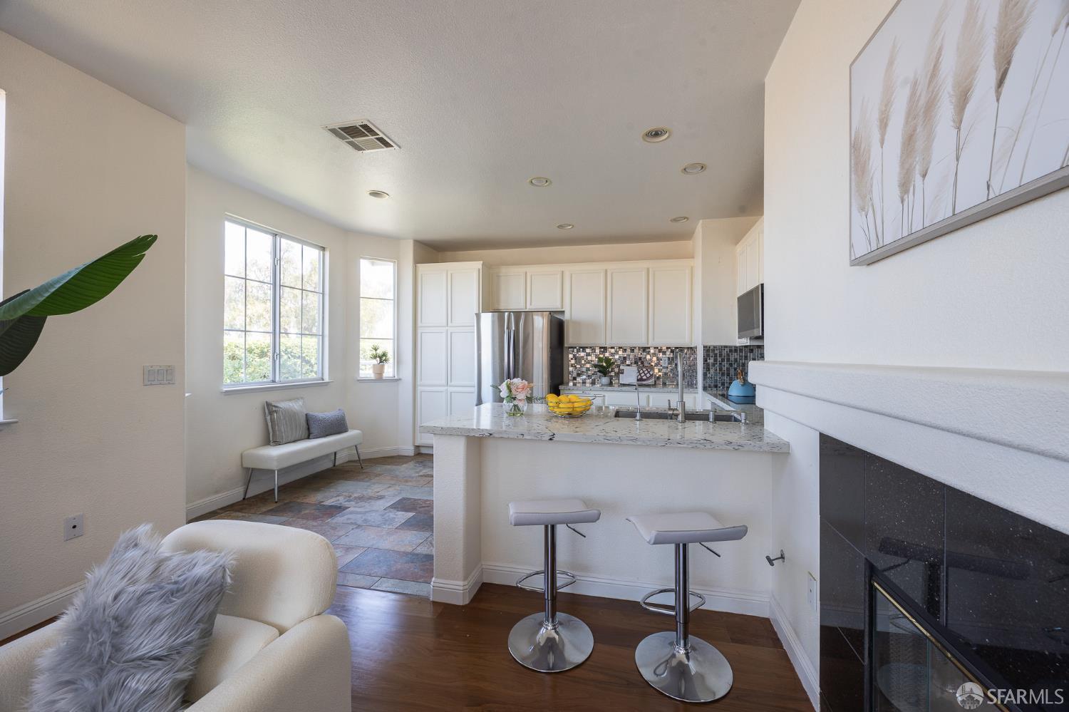 Detail Gallery Image 12 of 58 For 3044 Whisperwave Cir, Redwood City,  CA 94065 - 4 Beds | 2/1 Baths