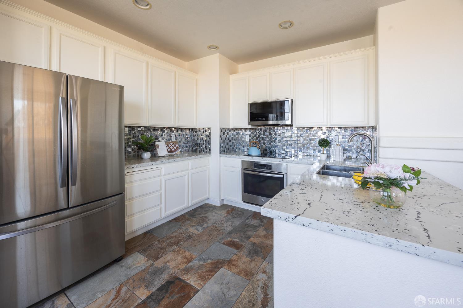 Detail Gallery Image 14 of 58 For 3044 Whisperwave Cir, Redwood City,  CA 94065 - 4 Beds | 2/1 Baths