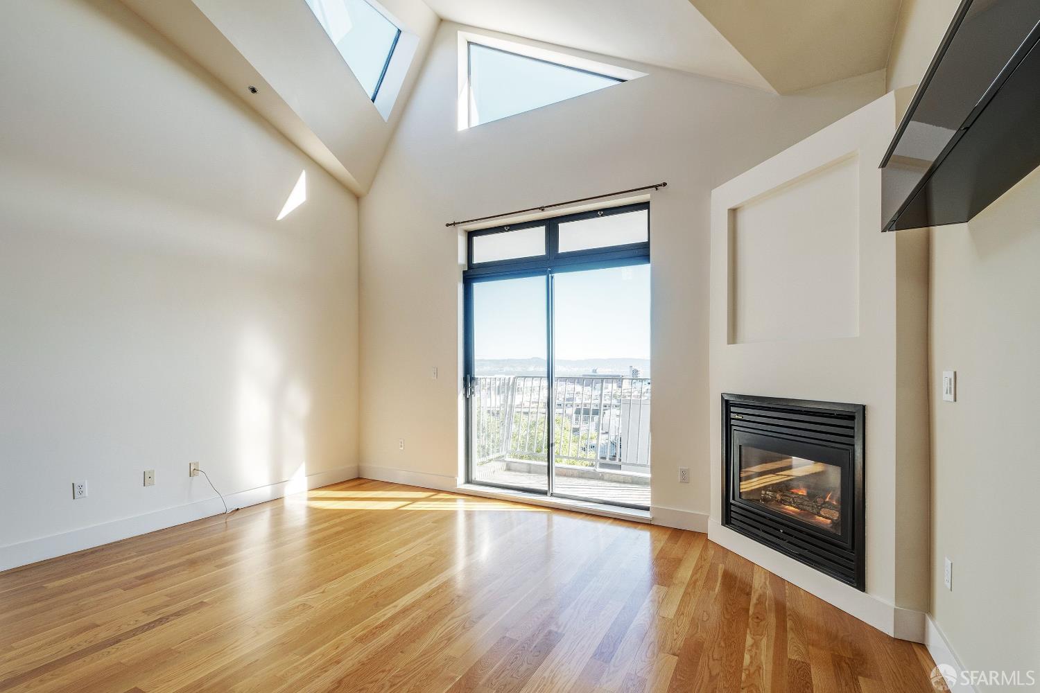 Detail Gallery Image 4 of 17 For 1047 Mississippi St, San Francisco,  CA 94107 - 1 Beds | 1/1 Baths