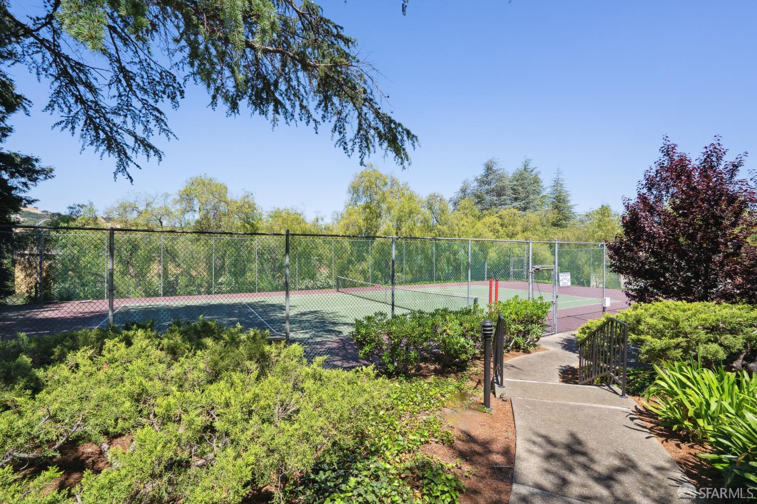 Detail Gallery Image 5 of 36 For 539 Pimlico Ct, Walnut Creek,  CA 94597 - 2 Beds | 2/1 Baths