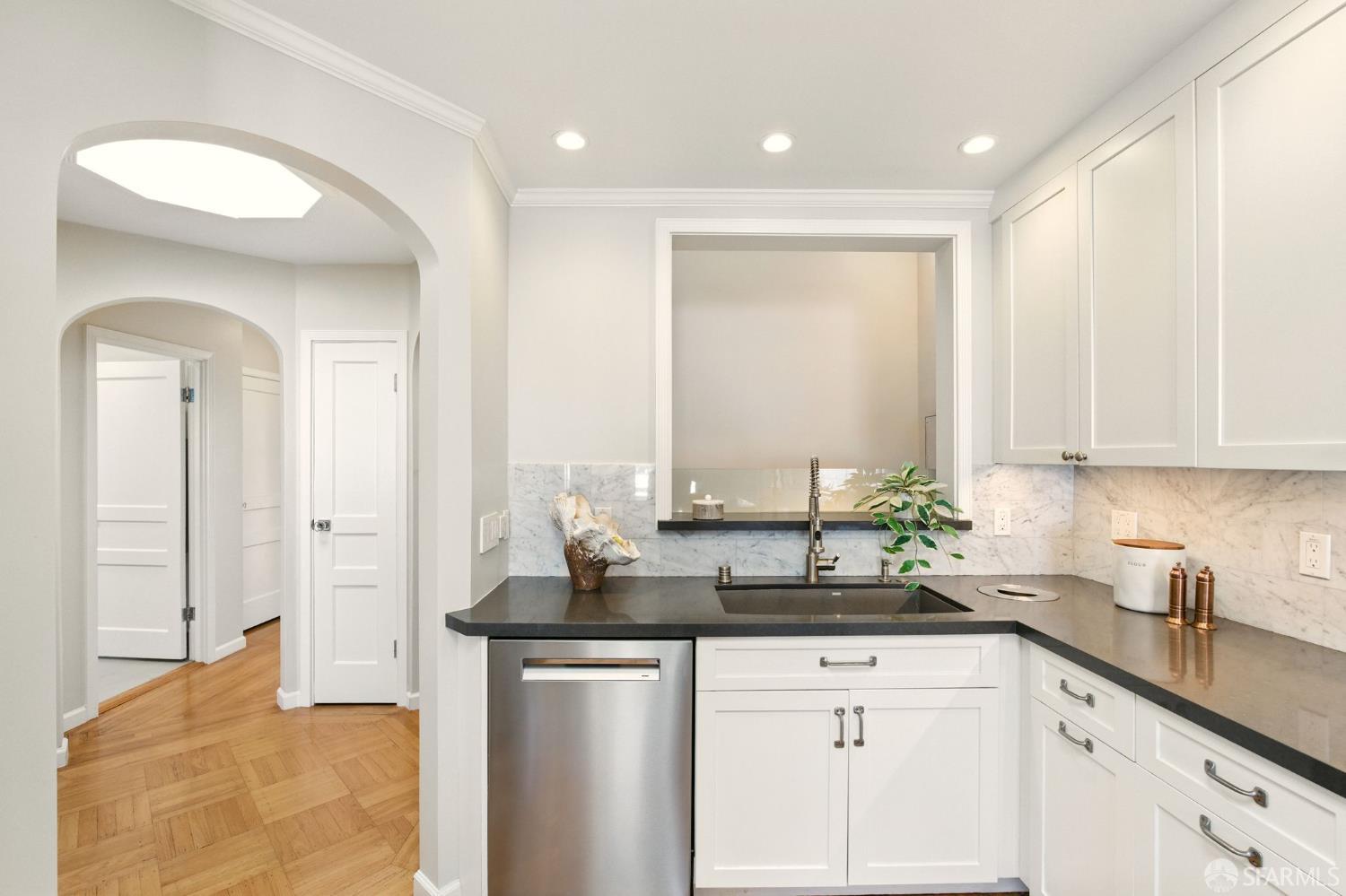 Detail Gallery Image 12 of 76 For 79 Meadowbrook Dr, San Francisco,  CA 94132 - 3 Beds | 2 Baths