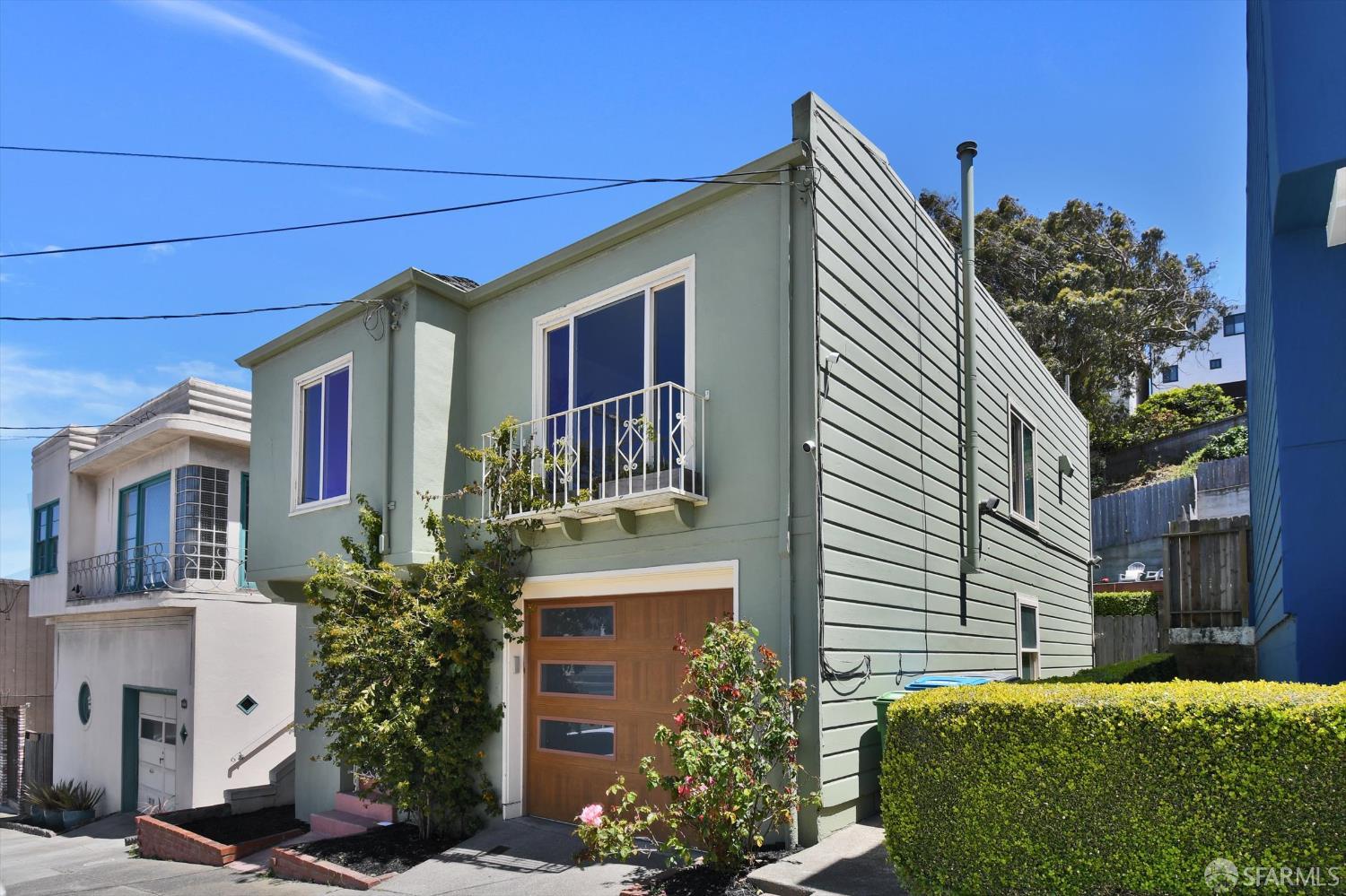 Detail Gallery Image 2 of 41 For 1675 Quint St, San Francisco,  CA 94124 - 3 Beds | 2 Baths