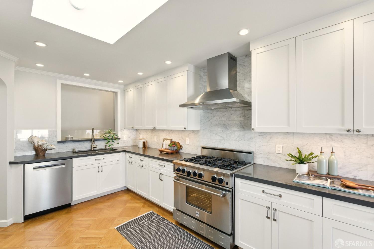 Detail Gallery Image 16 of 76 For 79 Meadowbrook Dr, San Francisco,  CA 94132 - 3 Beds | 2 Baths