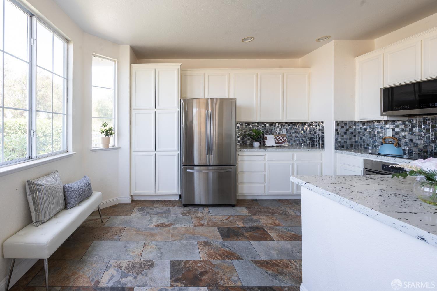 Detail Gallery Image 17 of 58 For 3044 Whisperwave Cir, Redwood City,  CA 94065 - 4 Beds | 2/1 Baths