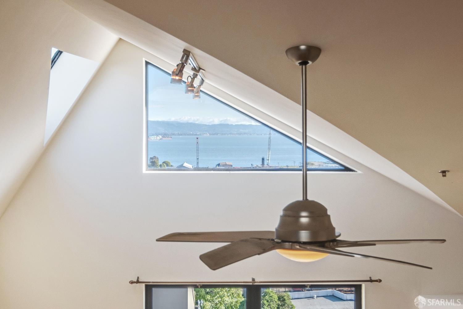 Detail Gallery Image 6 of 17 For 1047 Mississippi St, San Francisco,  CA 94107 - 1 Beds | 1/1 Baths