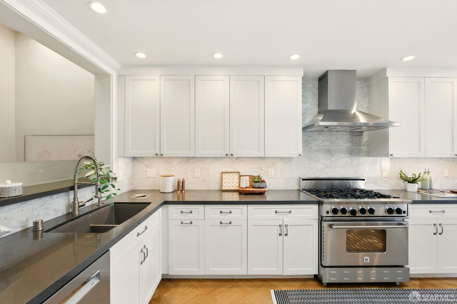 Detail Gallery Image 15 of 76 For 79 Meadowbrook Dr, San Francisco,  CA 94132 - 3 Beds | 2 Baths