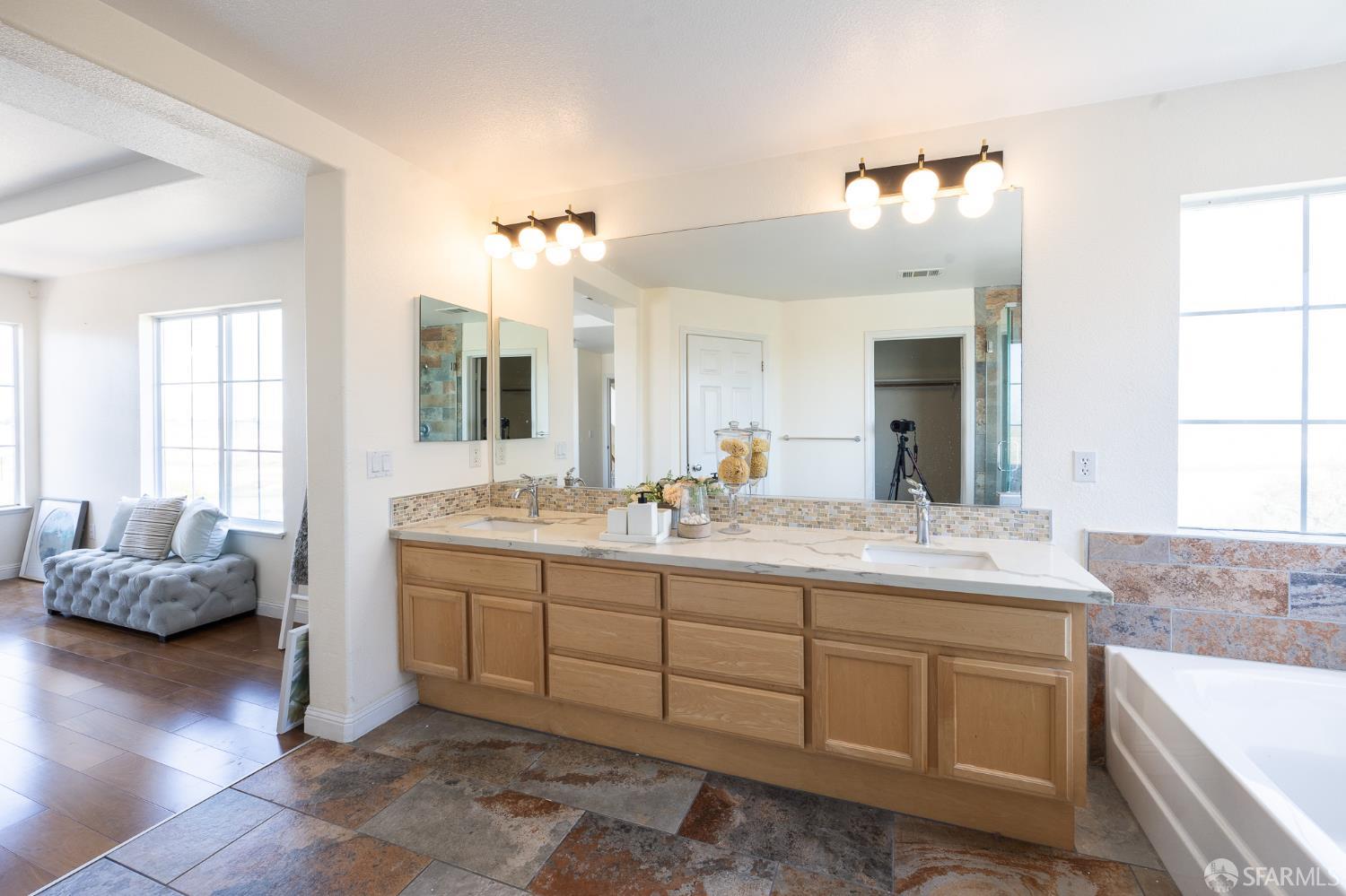 Detail Gallery Image 50 of 58 For 3044 Whisperwave Cir, Redwood City,  CA 94065 - 4 Beds | 2/1 Baths