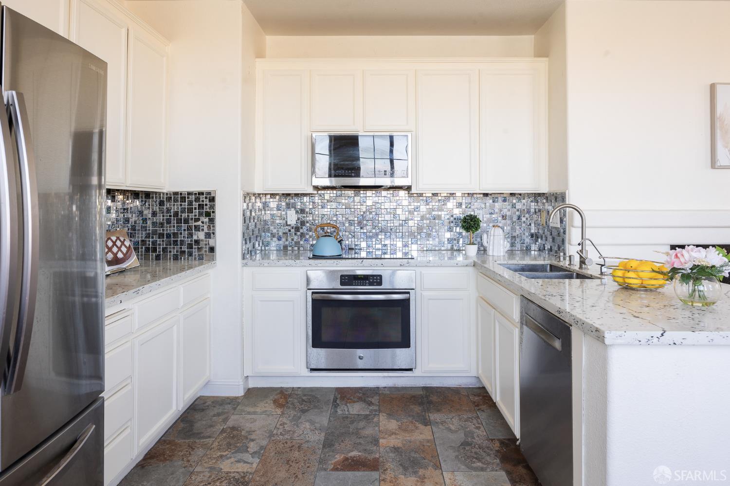 Detail Gallery Image 13 of 58 For 3044 Whisperwave Cir, Redwood City,  CA 94065 - 4 Beds | 2/1 Baths