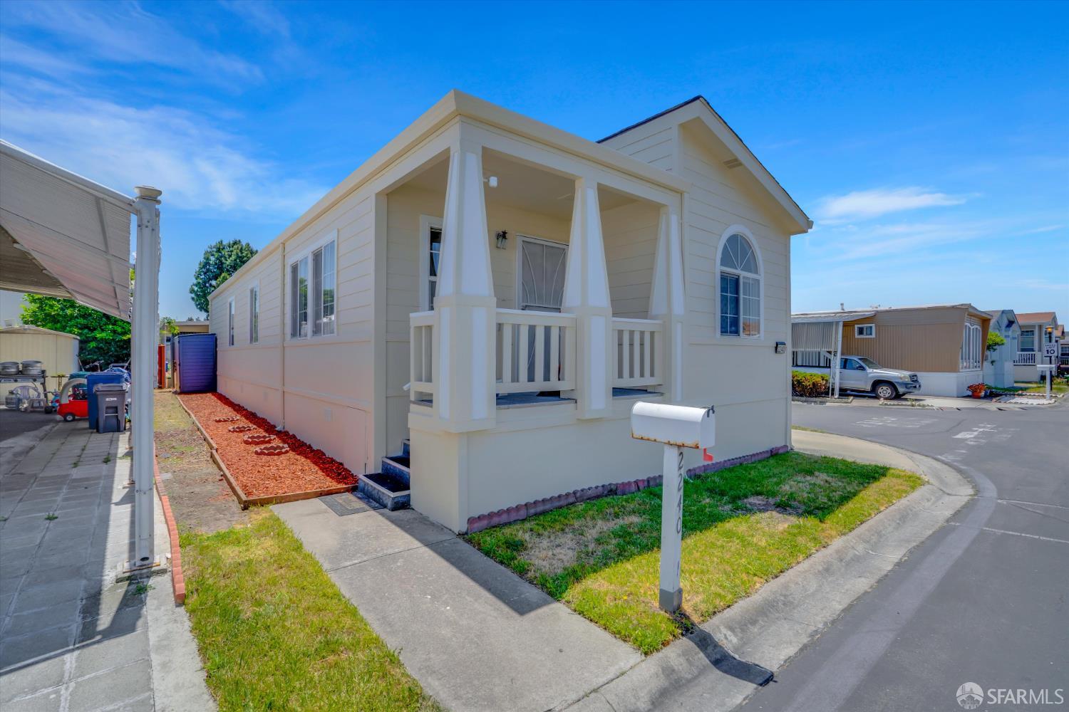 Detail Gallery Image 2 of 30 For 2240 Stillwell Dr, Hayward,  CA 94545 - 3 Beds | 2 Baths