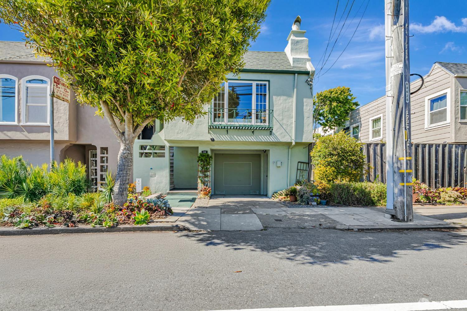 Detail Gallery Image 1 of 68 For 1722 Ortega St, San Francisco,  CA 94122 - 3 Beds | 2 Baths