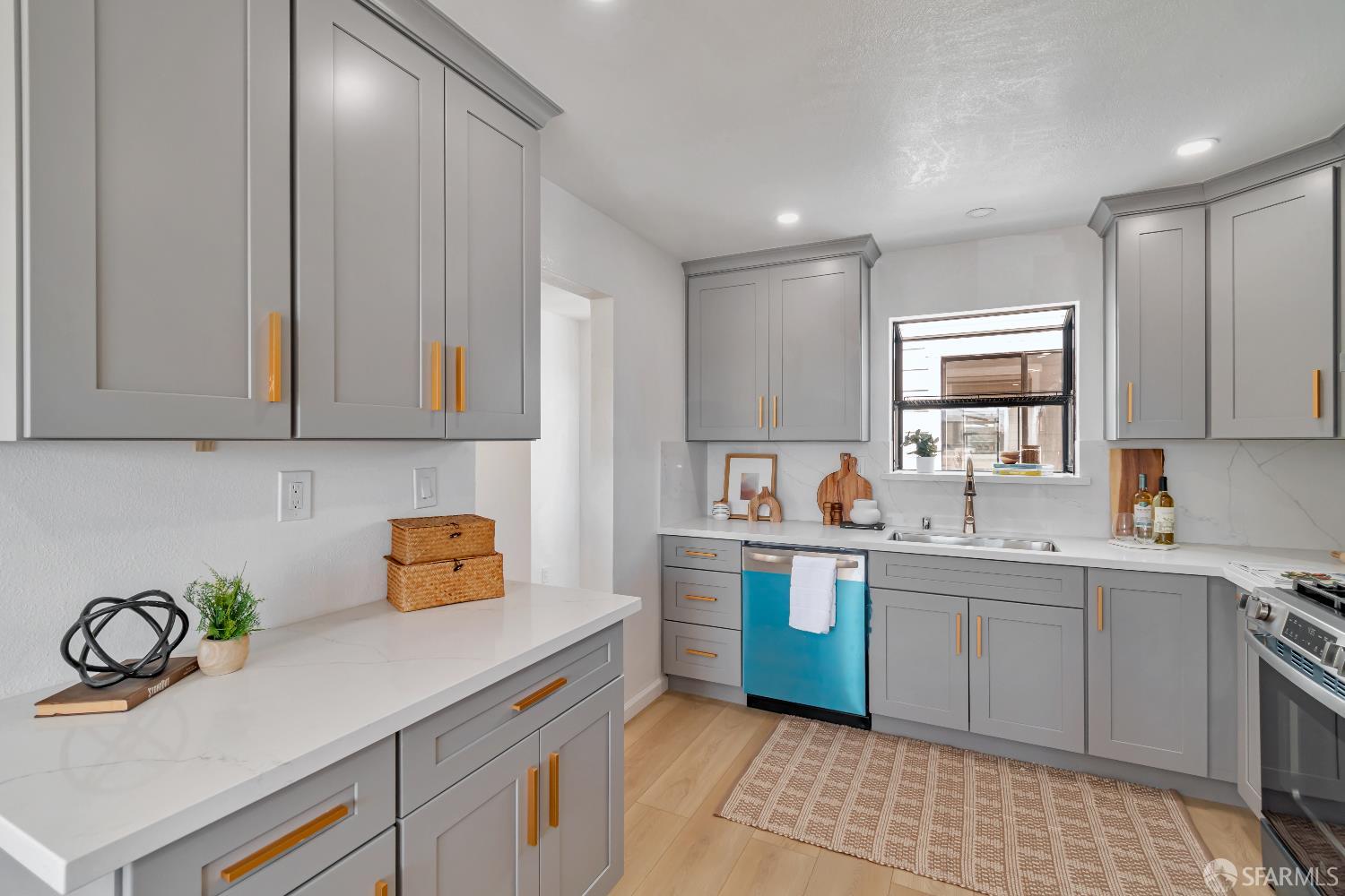 Detail Gallery Image 12 of 81 For 383 Abbot Ave, Daly City,  CA 94014 - 3 Beds | 3 Baths