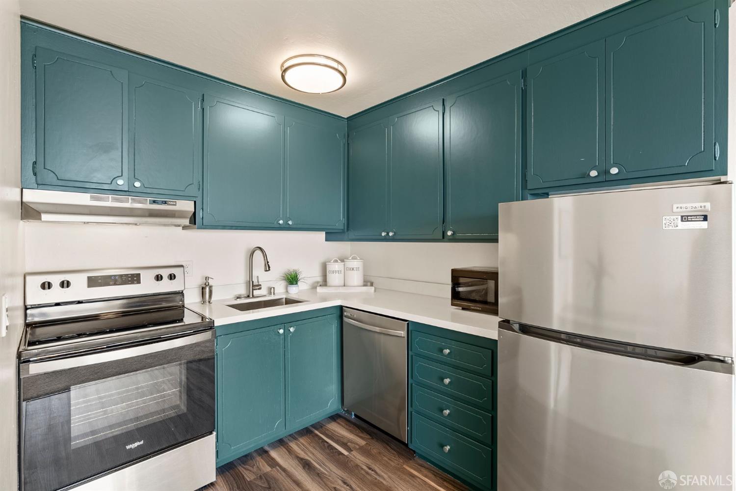 Detail Gallery Image 8 of 19 For 655 Corbett Ave #505,  San Francisco,  CA 94114 - 1 Beds | 1 Baths