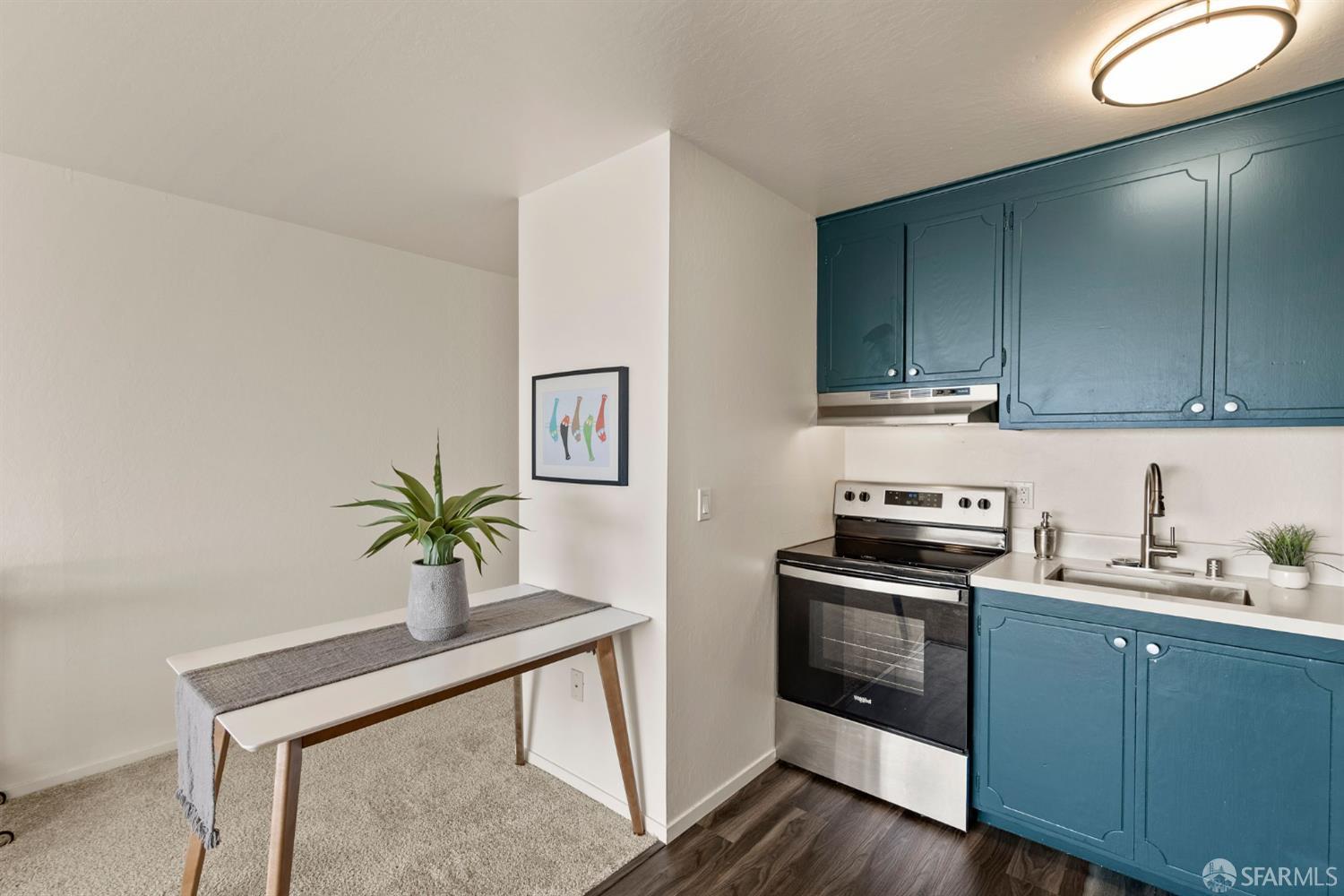 Detail Gallery Image 9 of 19 For 655 Corbett Ave #505,  San Francisco,  CA 94114 - 1 Beds | 1 Baths