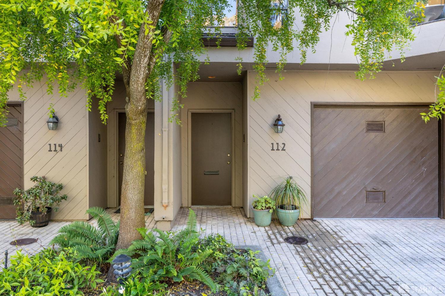 Detail Gallery Image 3 of 77 For 112 S Lake Merced Hls, San Francisco,  CA 94132 - 3 Beds | 2/1 Baths