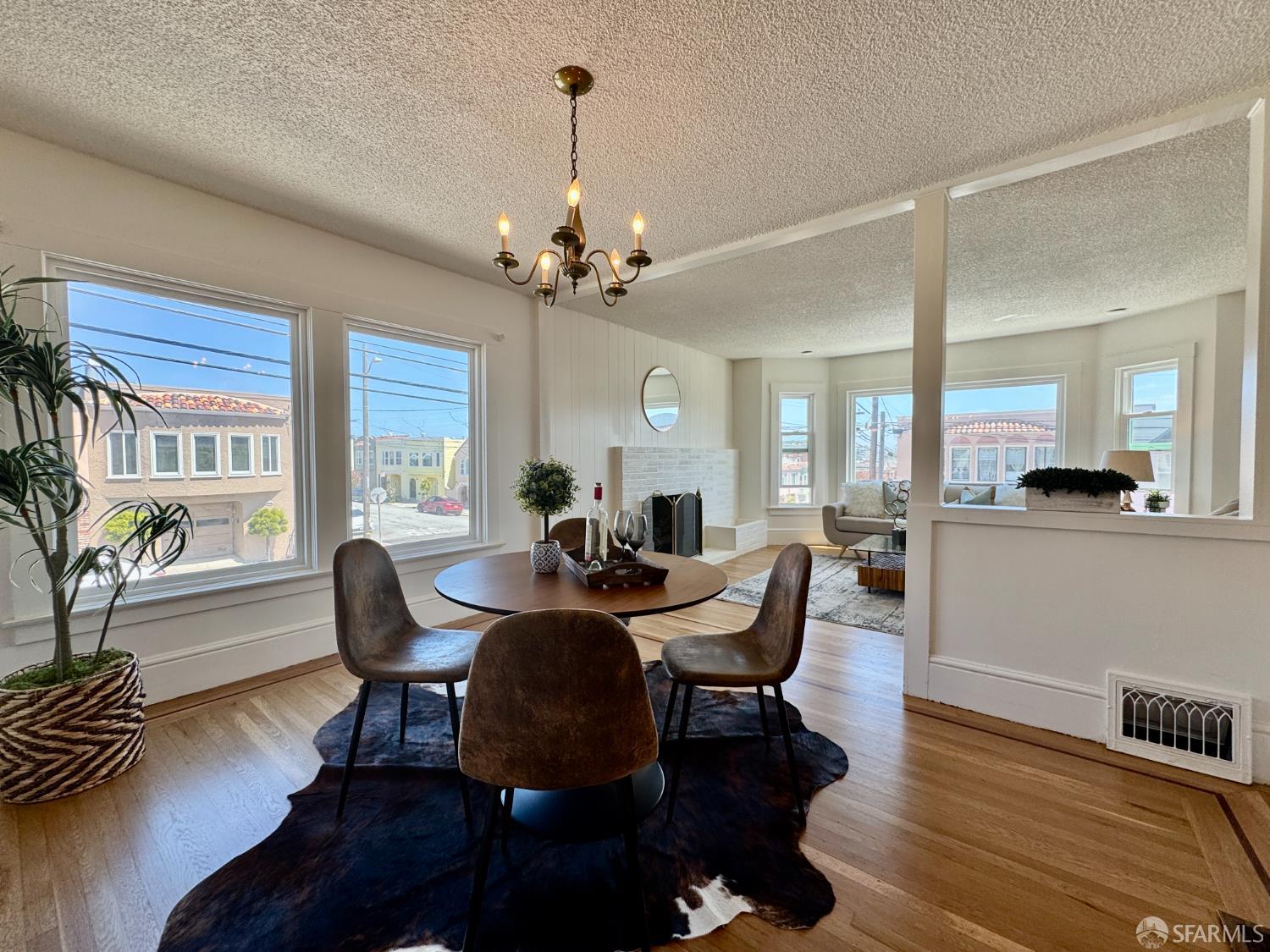 Detail Gallery Image 3 of 45 For 400 Holyoke St, San Francisco,  CA 94127 - 3 Beds | 2 Baths