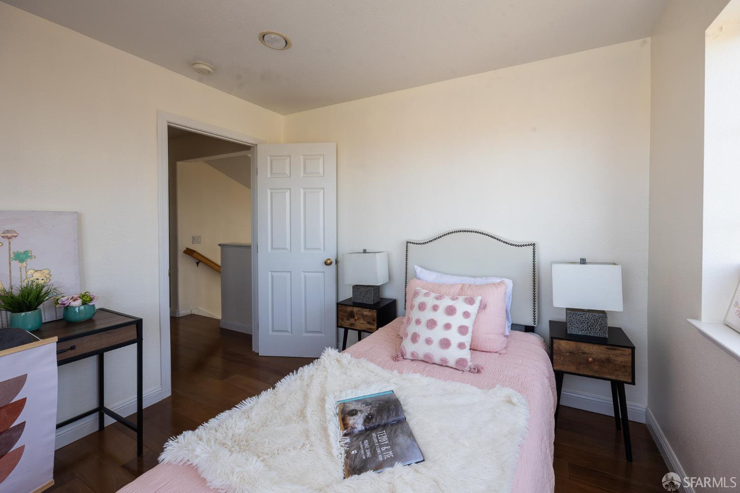 Detail Gallery Image 34 of 58 For 3044 Whisperwave Cir, Redwood City,  CA 94065 - 4 Beds | 2/1 Baths