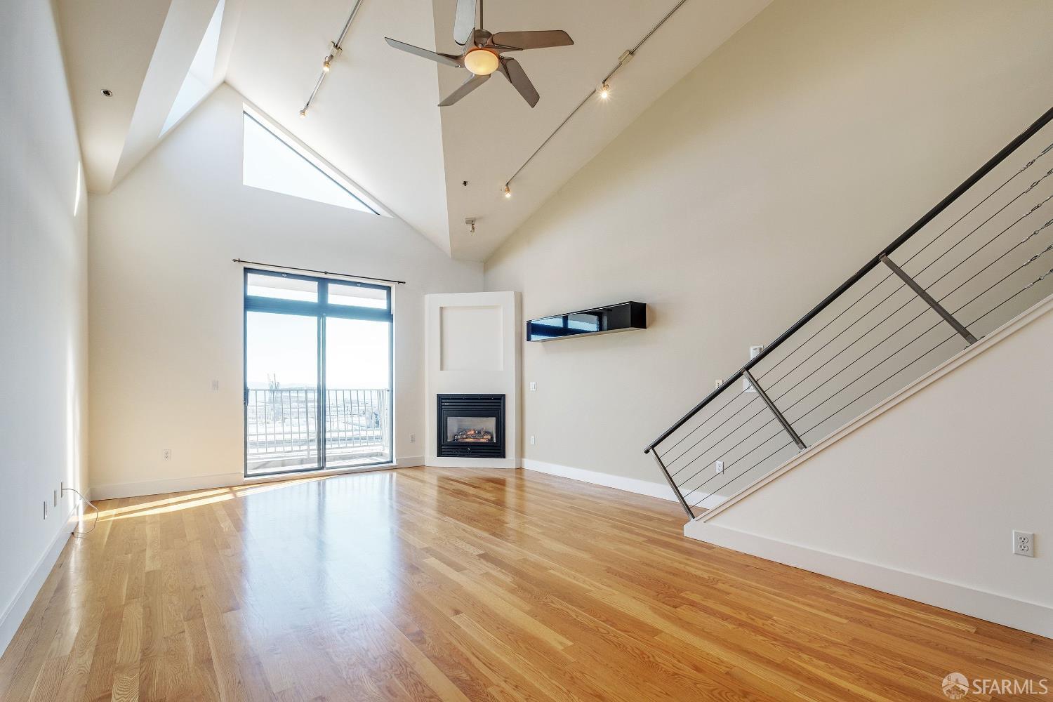 Detail Gallery Image 1 of 17 For 1047 Mississippi St, San Francisco,  CA 94107 - 1 Beds | 1/1 Baths