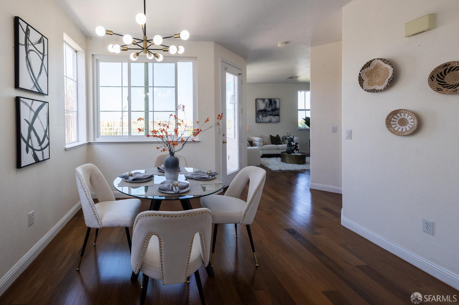 Detail Gallery Image 8 of 58 For 3044 Whisperwave Cir, Redwood City,  CA 94065 - 4 Beds | 2/1 Baths