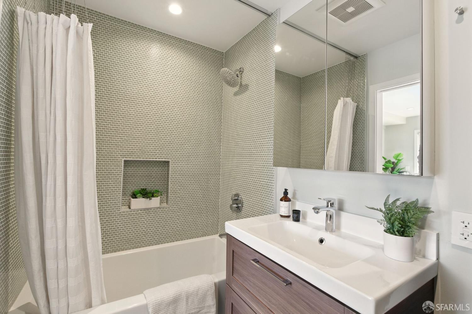 Detail Gallery Image 44 of 76 For 79 Meadowbrook Dr, San Francisco,  CA 94132 - 3 Beds | 2 Baths