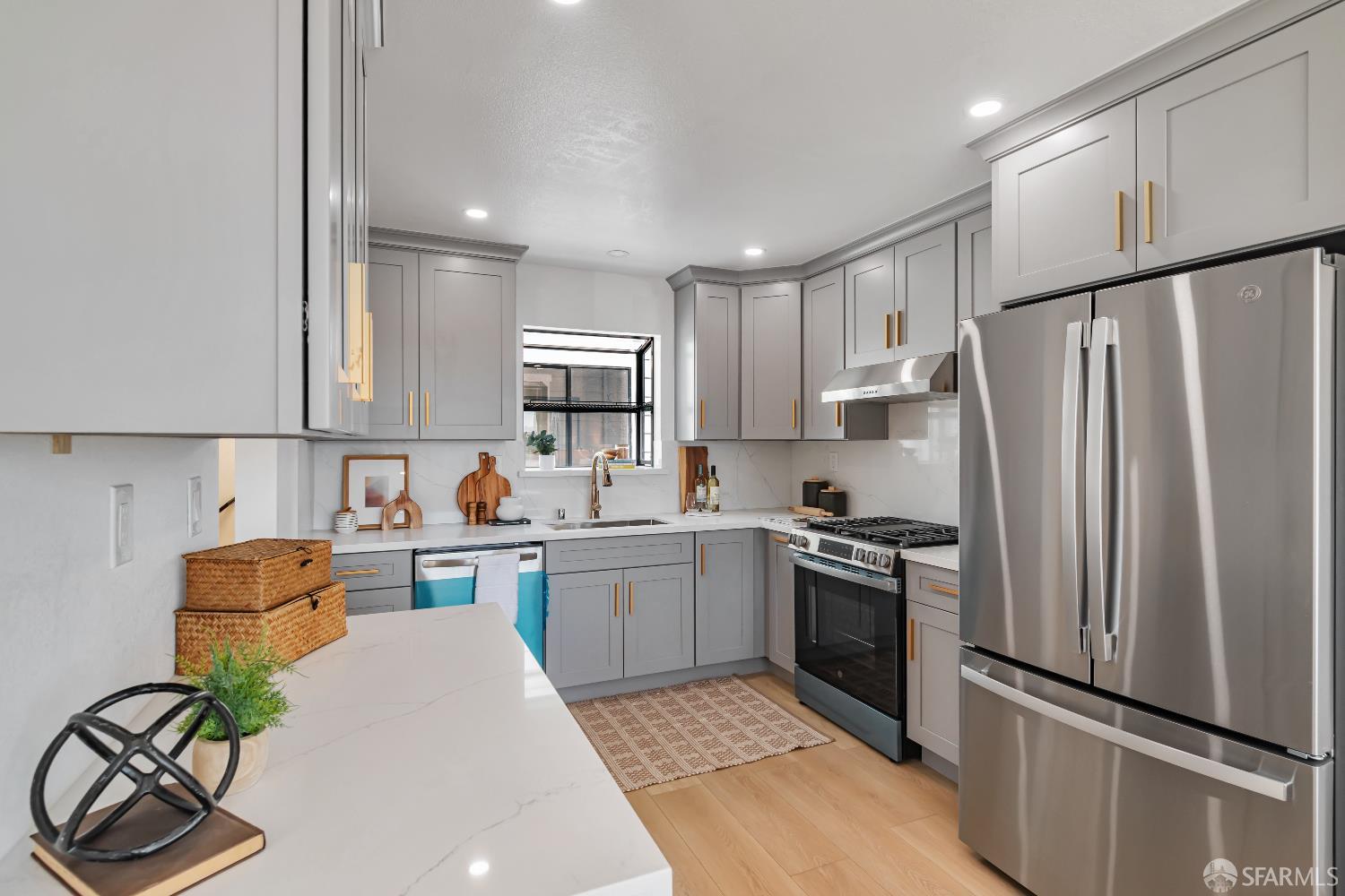 Detail Gallery Image 10 of 81 For 383 Abbot Ave, Daly City,  CA 94014 - 3 Beds | 3 Baths