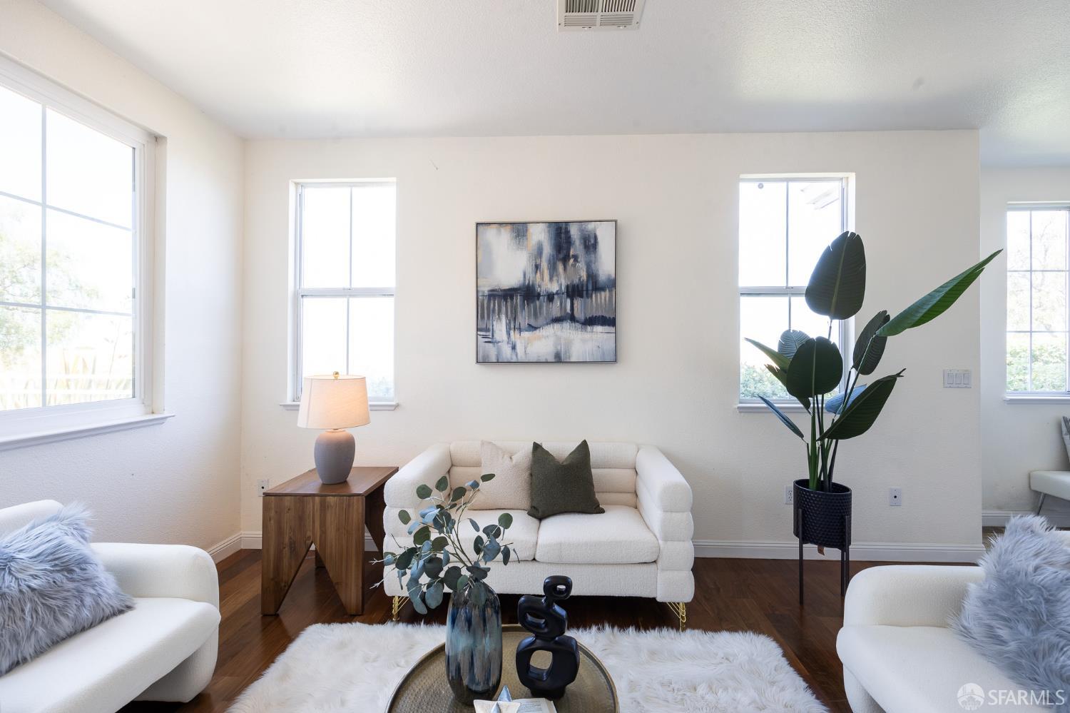 Detail Gallery Image 10 of 58 For 3044 Whisperwave Cir, Redwood City,  CA 94065 - 4 Beds | 2/1 Baths