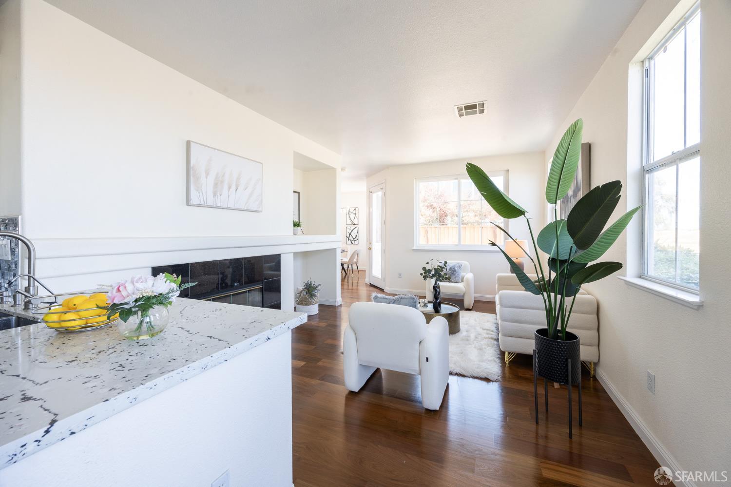 Detail Gallery Image 16 of 58 For 3044 Whisperwave Cir, Redwood City,  CA 94065 - 4 Beds | 2/1 Baths