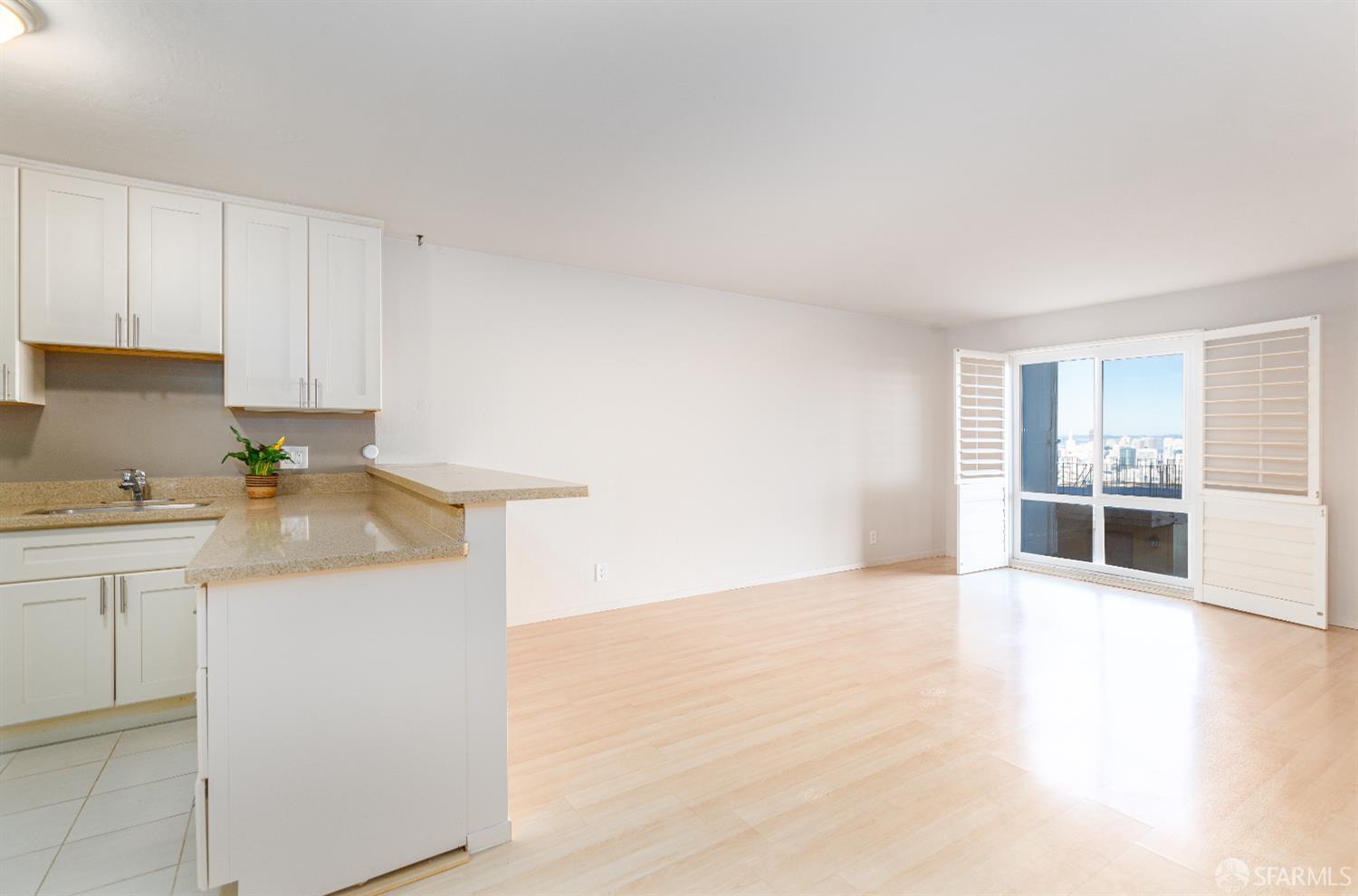 Detail Gallery Image 1 of 11 For 646 Corbett Ave #305,  San Francisco,  CA 94114 - 1 Beds | 1 Baths