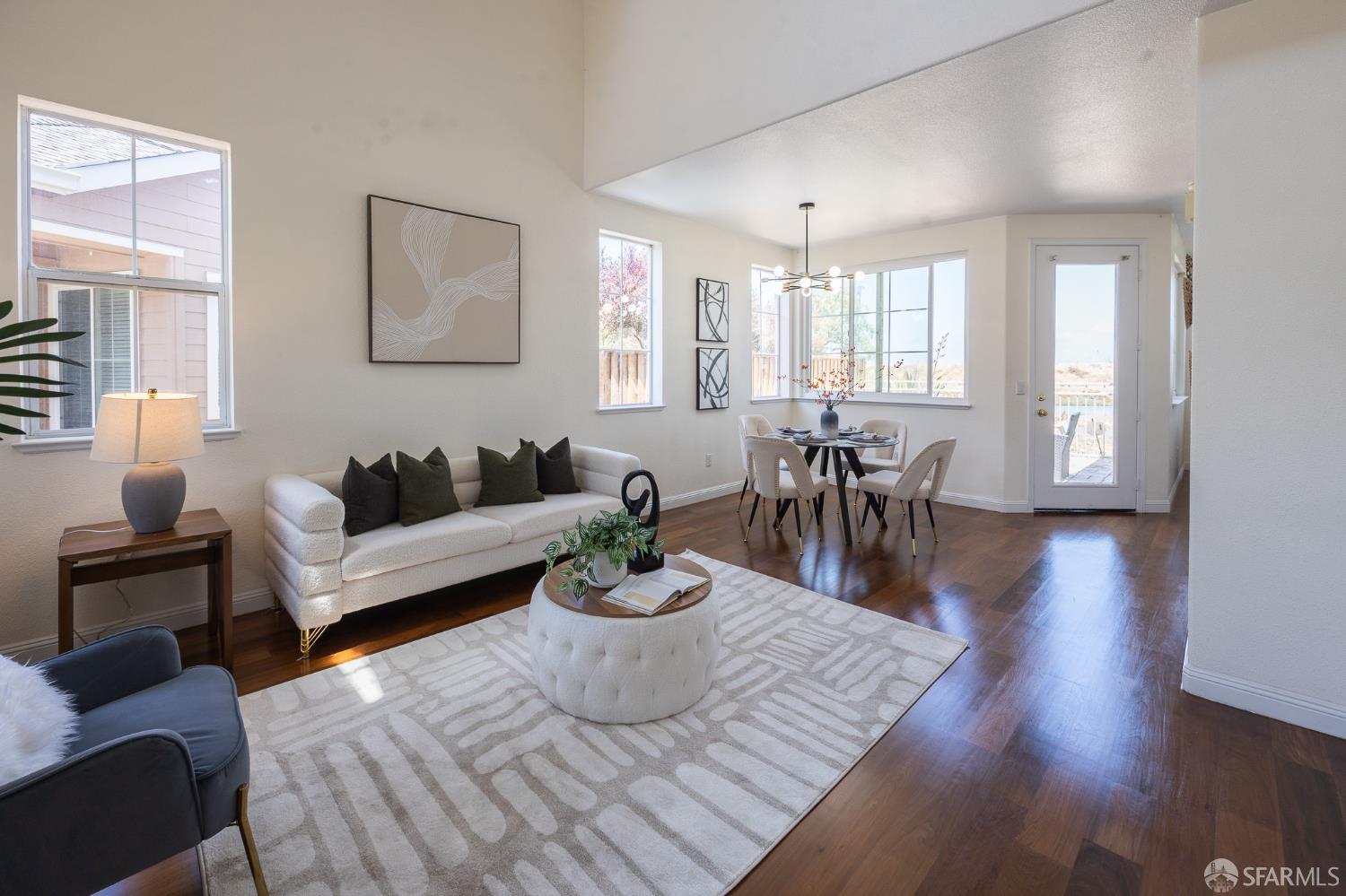 Detail Gallery Image 4 of 58 For 3044 Whisperwave Cir, Redwood City,  CA 94065 - 4 Beds | 2/1 Baths