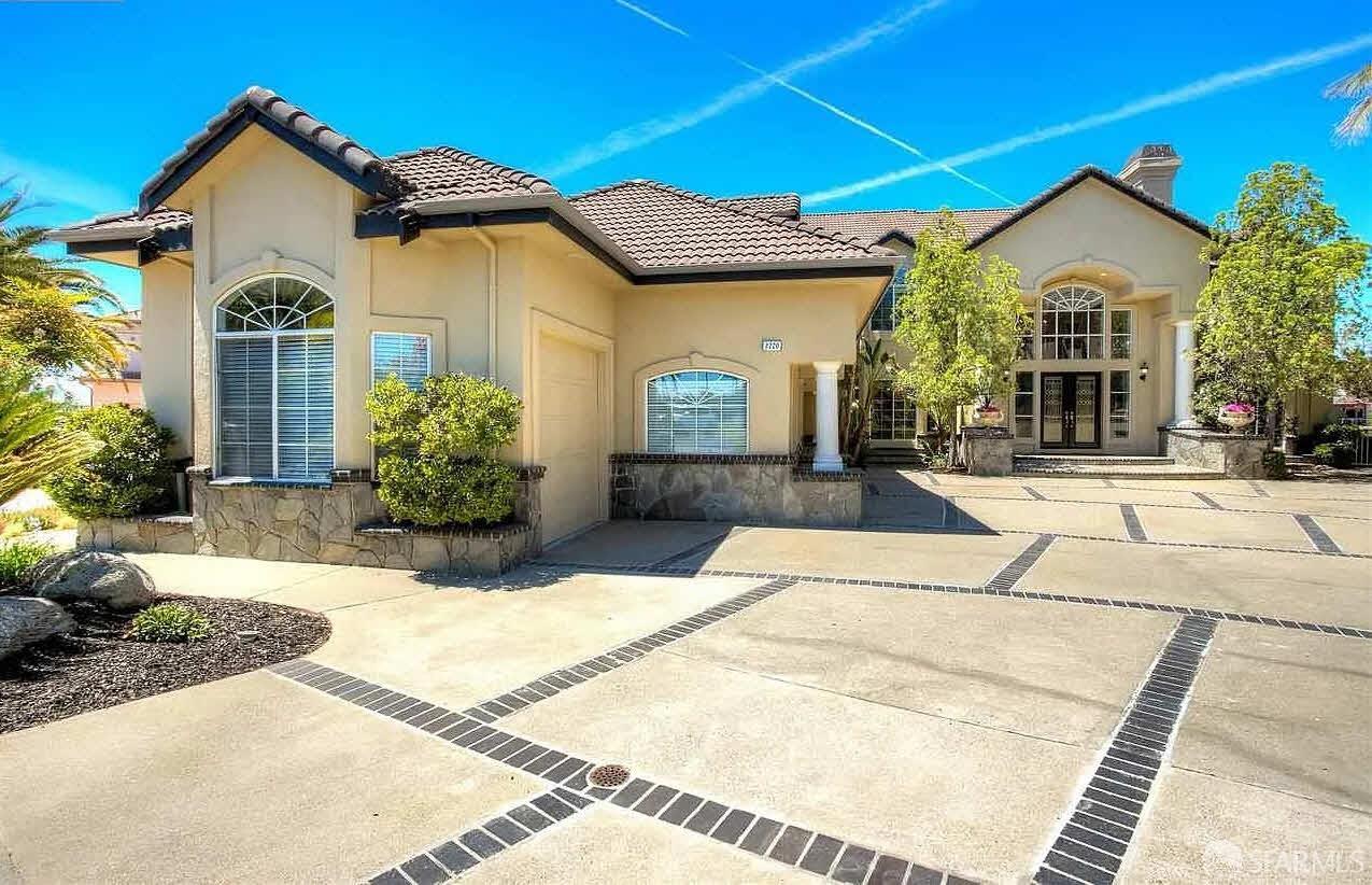 Detail Gallery Image 2 of 18 For 2220 Sunset Pt, Discovery Bay,  CA 94505 - 5 Beds | 5/1 Baths