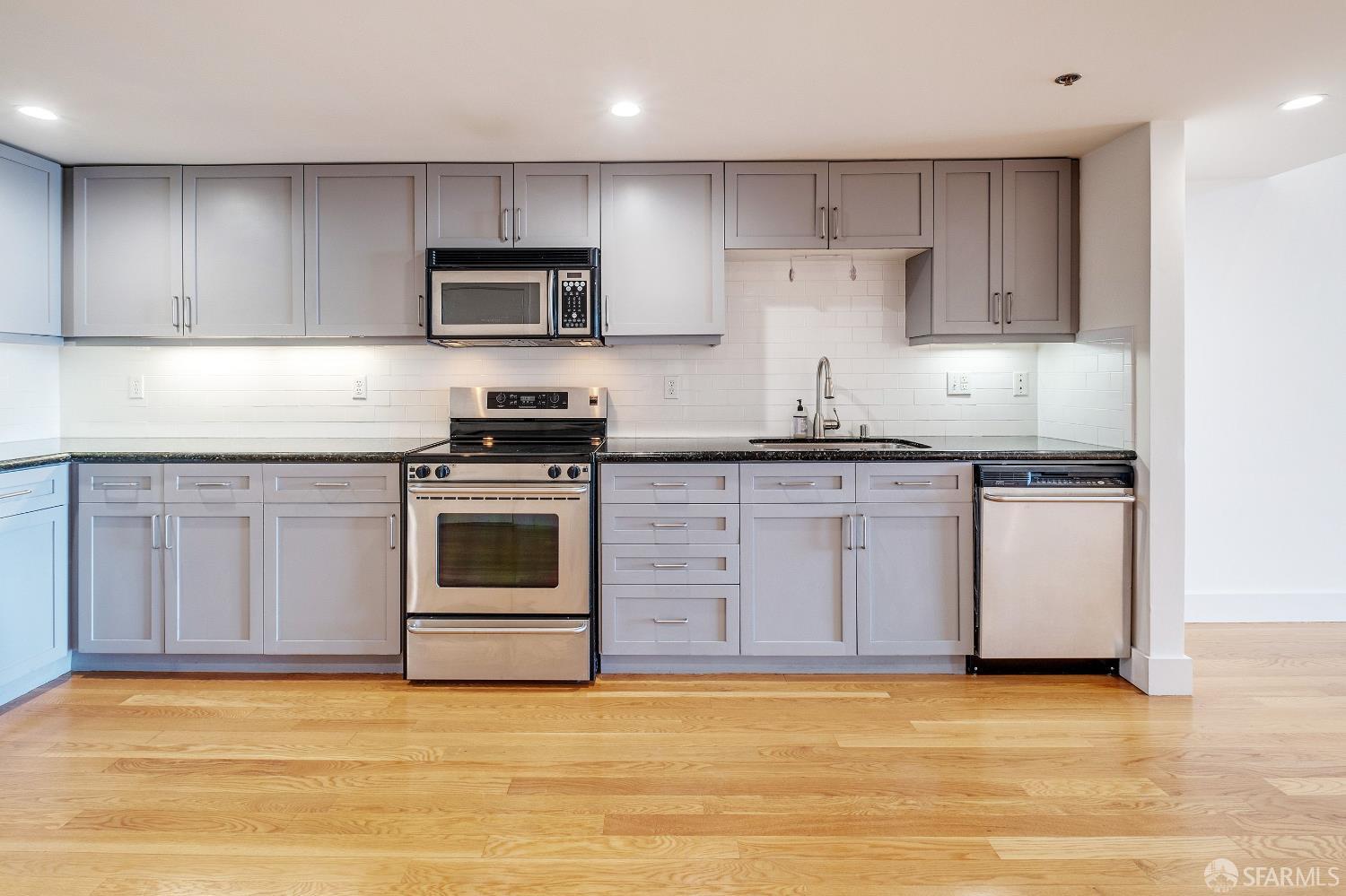 Detail Gallery Image 8 of 17 For 1047 Mississippi St, San Francisco,  CA 94107 - 1 Beds | 1/1 Baths